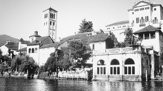 Orta. Novara. Lombardy 1989.  Global Studies: Culture/Nature. Photo A.A.Bispo©