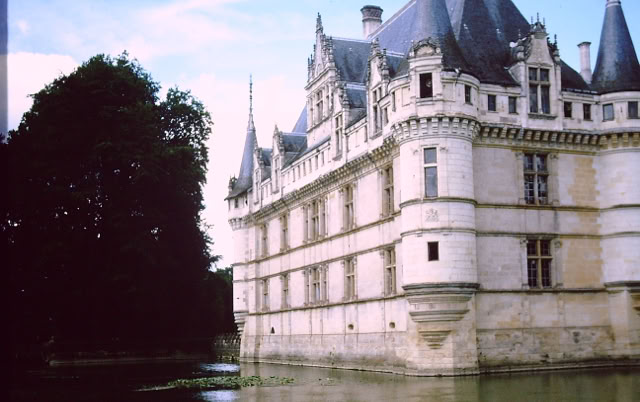 Azay-le-Rideau. France 1986. Global Studies: Culture/Nature. Photo: A.A.Bispo©
