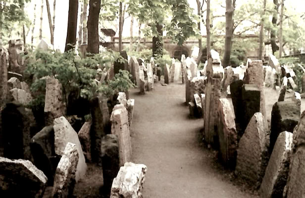 Prague, Czech Republic. 1980. Global Studies: Culture/Nature. Photo: A.A.Bispo©