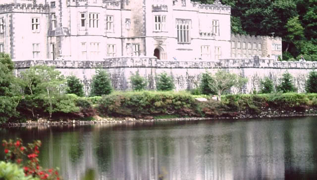 Kylemore Abbey. Connemara. County Galway. Irland 1995. Global Studies: Culture/Nature. Photo A.A.Bispo©